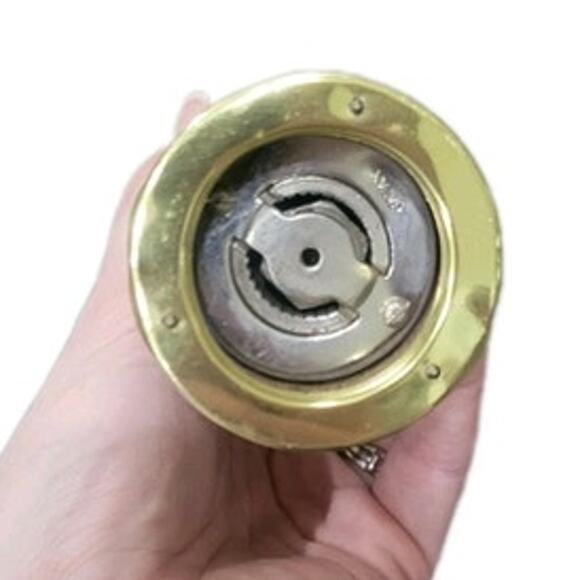 Vintage MCM Wooden Salt & Pepper Shakers Brass‎ Accents Mid-Century Kitchenware - Picture 4 of 8